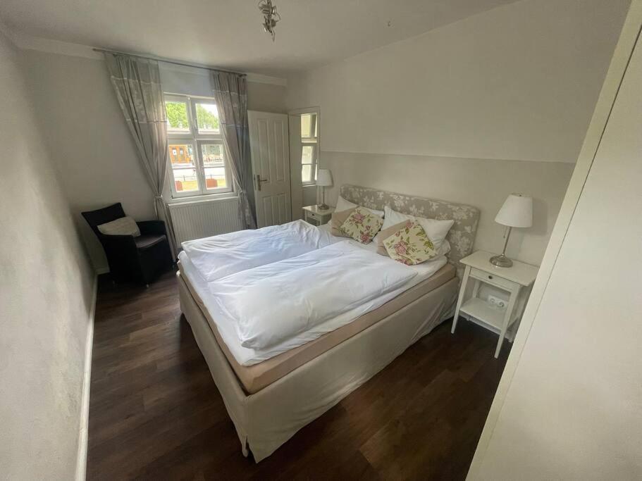 Ferienwohnung Im Landhaus Labes Нойглобсов Екстериор снимка